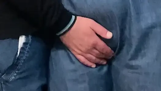 Yaşlı yabancının eli seksi amcığımda