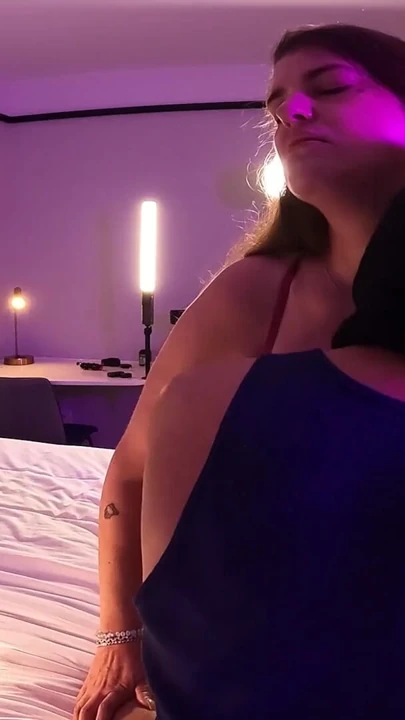 Tombul tombul Amazon 50 yaşındaki gilf pawg üvey oğlu tarafından götten sikiliyor büyük zenci yarağı | Klip 1
