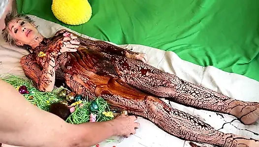 Paskalya yumurtası yaparken çikolatayla kendimi kaptırdım