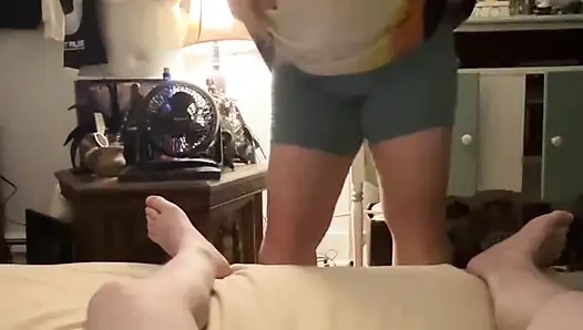 Amatör striptiz yapıyor ve ev yapımı emiyor