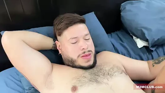 Azgın ayı bir adamla sikişiyor