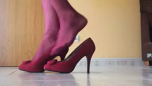 Kırmızı naylon topuklu ayakkabılar