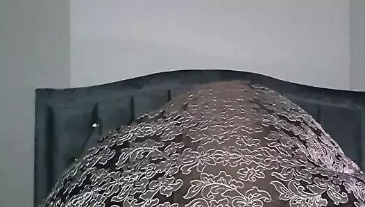 Kocanın en iyi arkadaşı karısını korumasız sikiyor