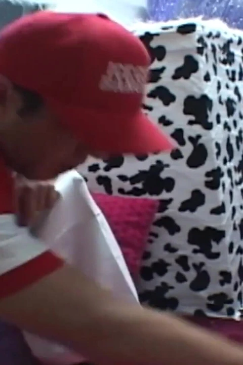 Sapık hatunlar sahne 4_busty latin genç kız dondurma kamyonunda yüze boşalmanın tadını çıkarıyor