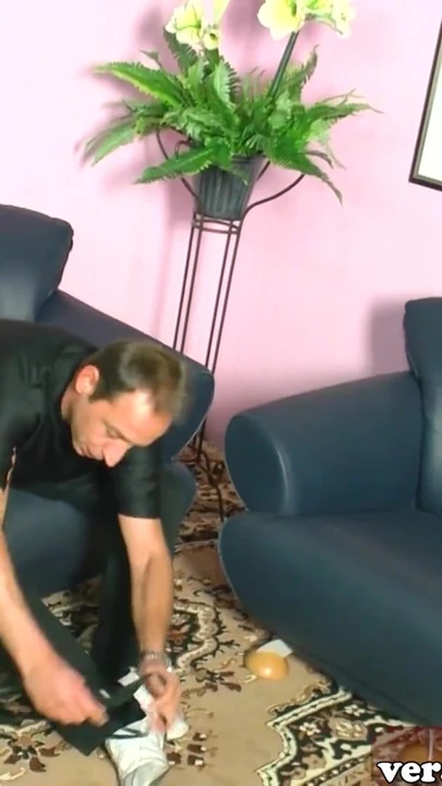 Çarpıcı an "Alman yaşlı çirkin temizlikçi kadın çifti yakaladı ve onlarla üçlü seks yaptı - iki kadın bir erkek"