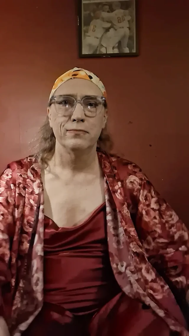 Çirkin yaşlı travesti bir çift dildoyla çıldırıyor