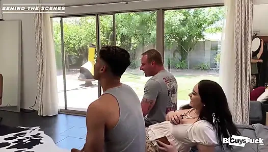 Latin adam Juan Lucas ve latin luna lopez ile sikişmeden önce tombul götlü Maximus Kelly!