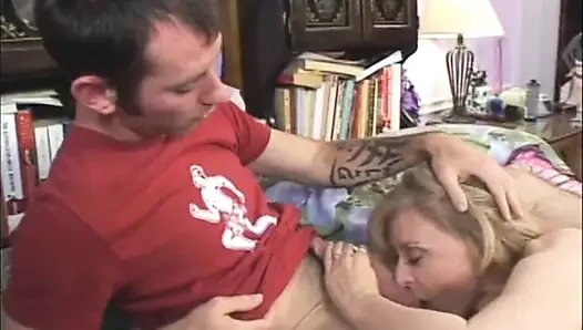 Büyük Memeli Sıcak Sarışın MILF Için Doggystyle