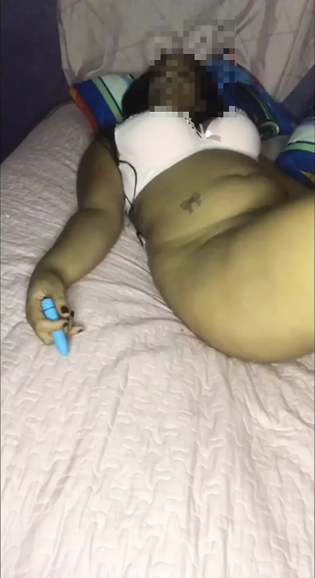 Büyük amcıklı büyük götlü latin elle muamele bağımlısı