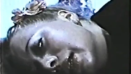 Smokey sikikleri bir sevimli büyük titted sarışın