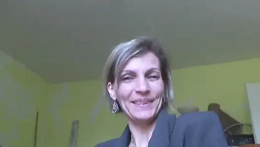 Fransız genç kız sevgilisine sıkı götünü siktiriyor