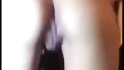 Seksi latin onu (gerçek veya sahte) kıçını twerking