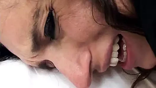 Moira the İtalyan milf seviyor Başlarken ona whet kedi çarptım