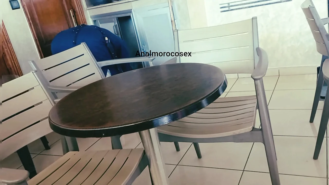 Un curatator cafenele s-a îndrăgostit de un client... finalul a schimbat totul