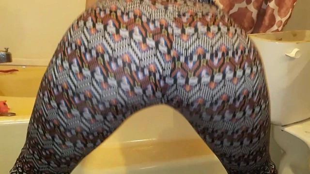 Beyaz kız twerk yapıyor