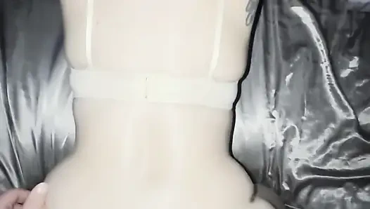 Mutlu yıllar, Asyalı genç kız domalarak sikiliyor ve sonunda dölleniyor