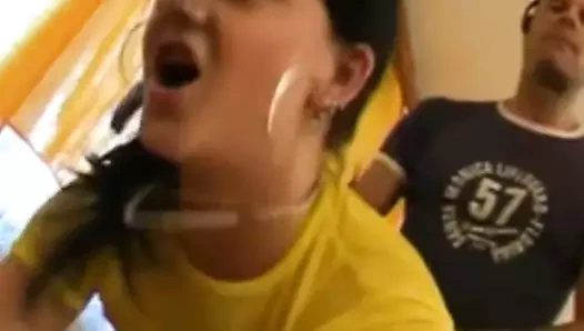 Diz üstü çorap giyen Hollandalı esmer - çift seks