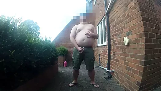 bahçede mastürbasyon - tombul adam