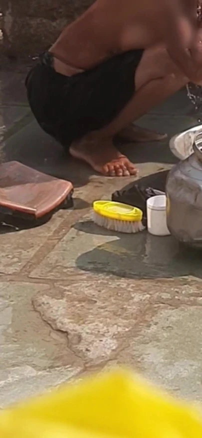 Сногсшибательный момент из "Еузсистер принимает ванну в ванной дези"