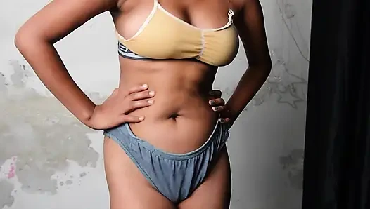 Okul arkadaşım beni odasına davet etti ve beni sert sikti.