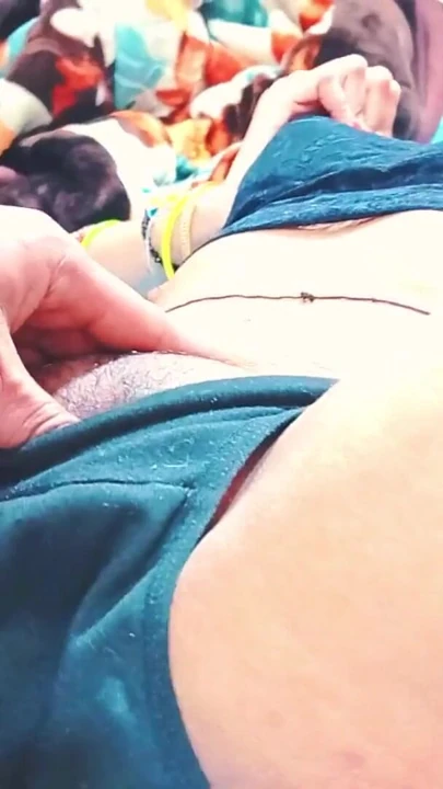 Hintli Asyalı desi kız arkadaş porno yıldızı Tejashwini ve Akash sert sikişiyor, yalıyor ve büyük yarak videoları ile sikişiyor | Klip 1