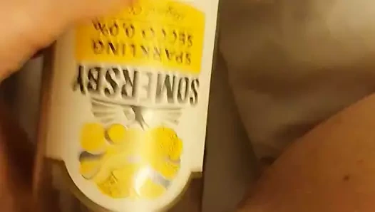 kız mastürbasyon ile bir şişe 2