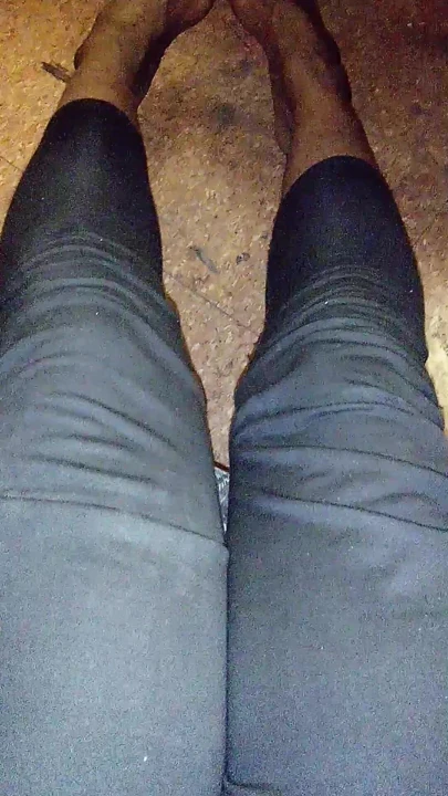 Uzun bacaklı kalın kalçalar güzel ayaklar kadın erkek ayak fetişi
