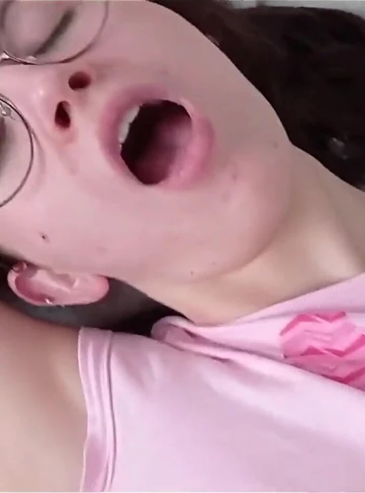 18 yaşındaki külot sikişi mahvoldu götten sikiş ve dölleme amcık gerçek orgazm
