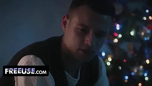 Büyük memeli Victoria June, Danny Steele ve Nicky Asi vahşi grup sikişinde