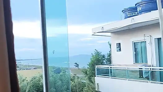 Boşalana kadar kölemin ağzını sikiyorum