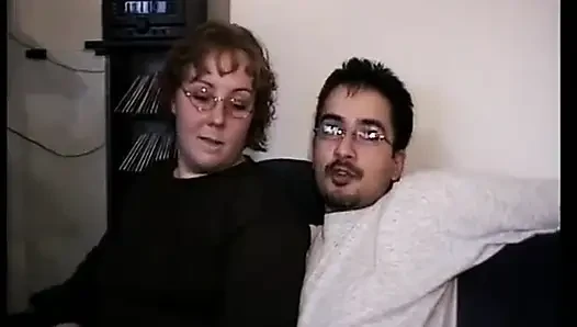 Tombul Alman orta yaşlı seksi kadınlar amatör seansta birlikte sikiliyor