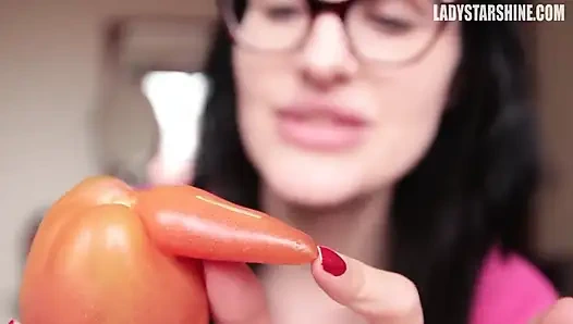 Oynamak için kirazlı domates