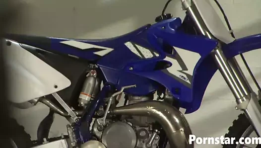 Seksi sarışın porno kız arkadaş fıstıklar ile jayna orman