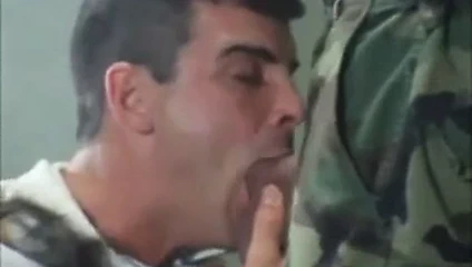 Retro eşcinsel askeri disiplin ve itaat