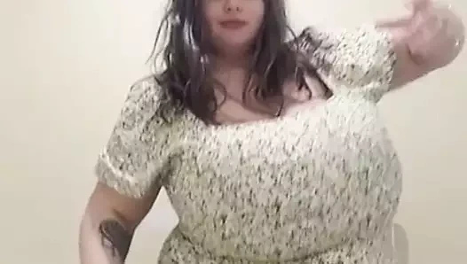 Büyük bbw göğüsler 'dans'