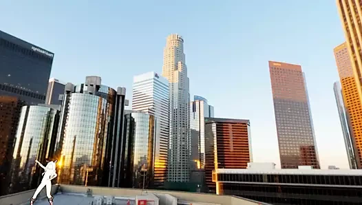 Seksi dans – genç kızın göğüsleri ve poposu