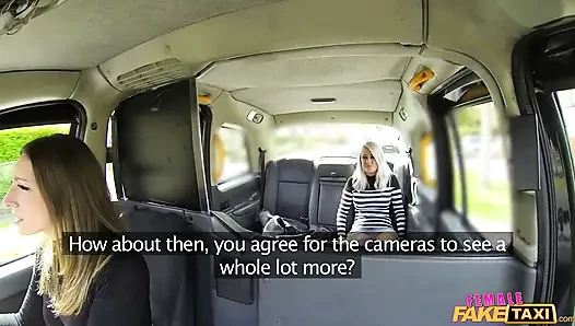 Female Fake Taxi - грудастая блондинка Lu Elissa лижет ее первую киску
