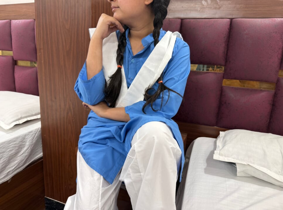 Dost Ki Virgin School Girlfriend Ko Oyo Le Jaa Ke Chudai Ki