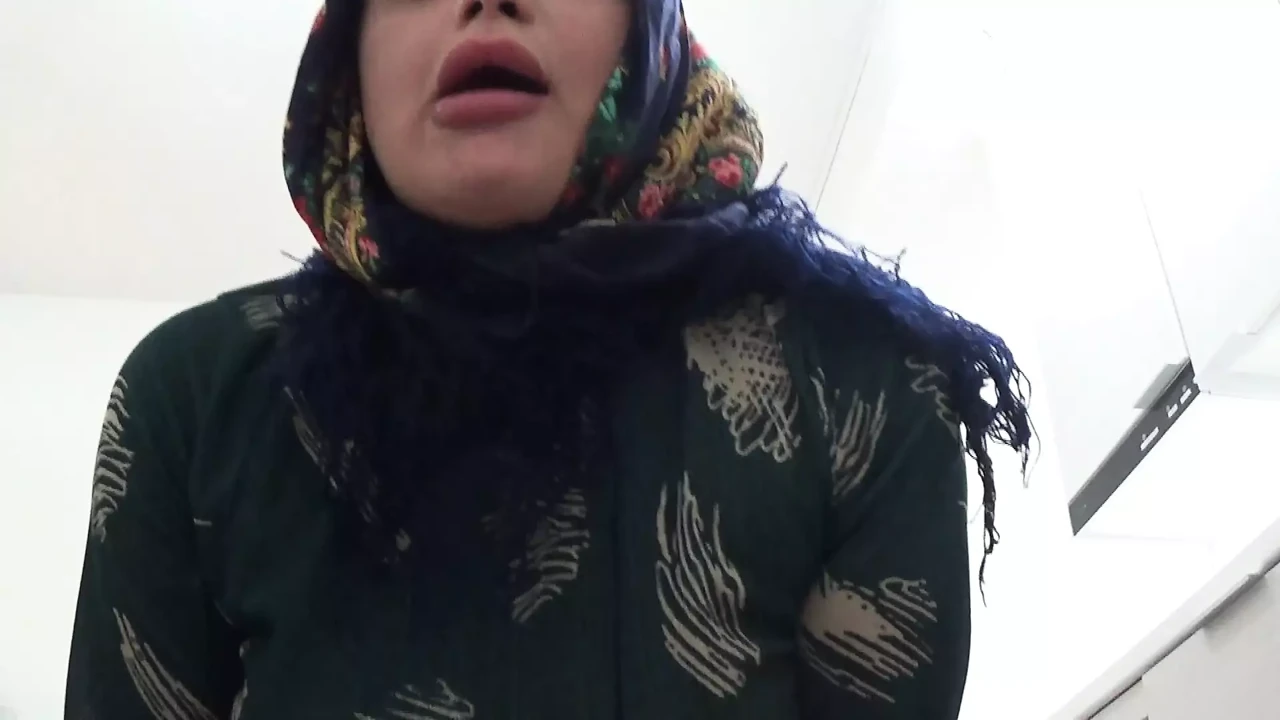 Azgın orta yaşlı seksi kadınla Afgan ev yapımı porno