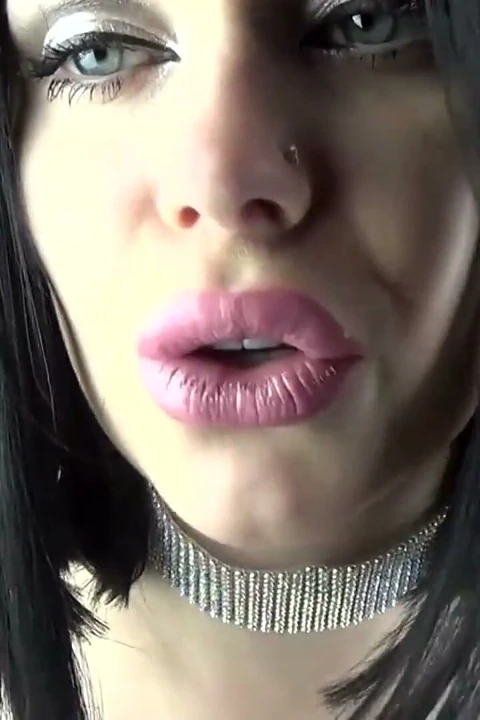 Seksi pembe dudaklarımı hayal edelim