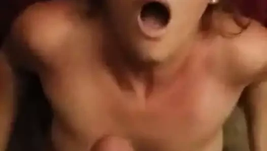 Sürtüğün yüzüne boşalma