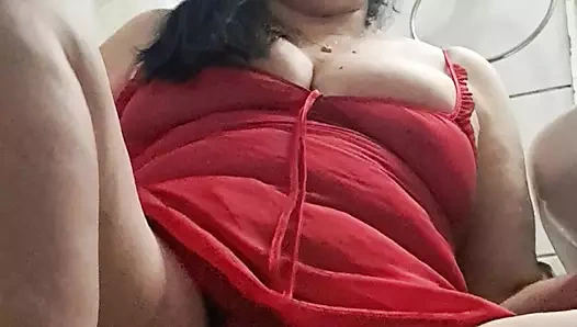 Üvey anne sessiz zengin bir şekilde ziyaret ediyor ve mastürbasyon yapıyor