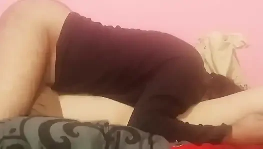 Hintli kız üvey erkek kardeşiyle seks yapıyor ve çok ateşli sikişiyor