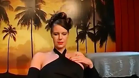 Ggg John Thompson - Azgın Alman Sürtük Altın Duşta Baştan Ayağa Sırılsıklam Oluyor