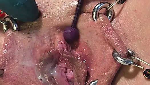 Csöpögő creampie orgazmus a piercinges puncimból