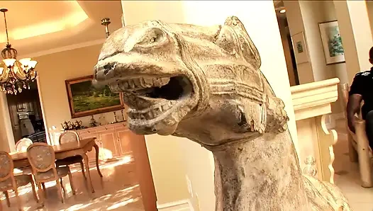 Seksi esmer kadın tüm deliklerinde büyük siyah yarağı seviyor