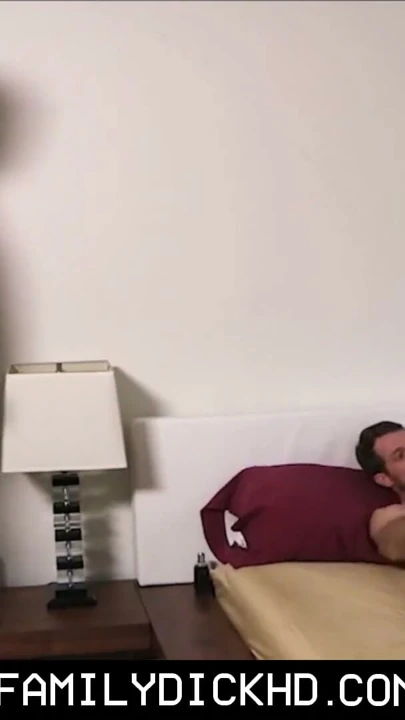 Twink adım oğul ve adım adım baba üçlü oğlan ile | Klip 2