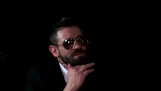 İç Çamaşırlı Bağlı Gotik Kız Yoğun Yarak Yolculuğu Yapıyor