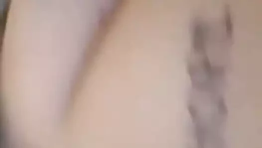 Aşağılanmış şişman sürtük Mastürbasyon ile bir çekiç