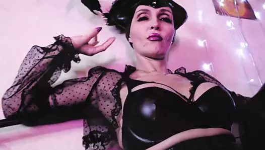 Evil metres domina eva solo bdsm fetiş milf deri tanrıça femdom ayak fetişi